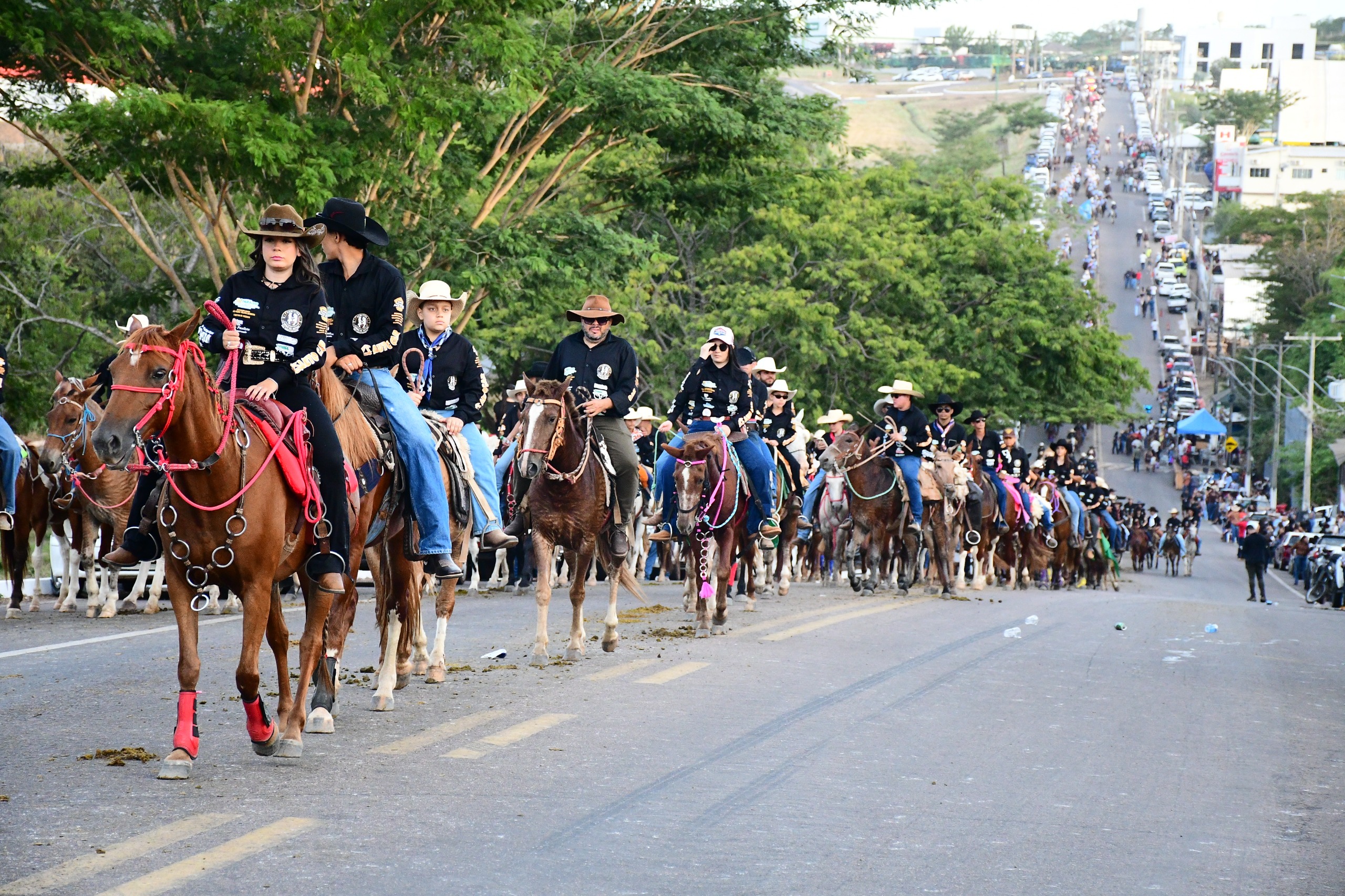 Cavalgada da ExpoBrasil 2026 reúne mais de 2 mil participantes em Paraíso do Tocantins